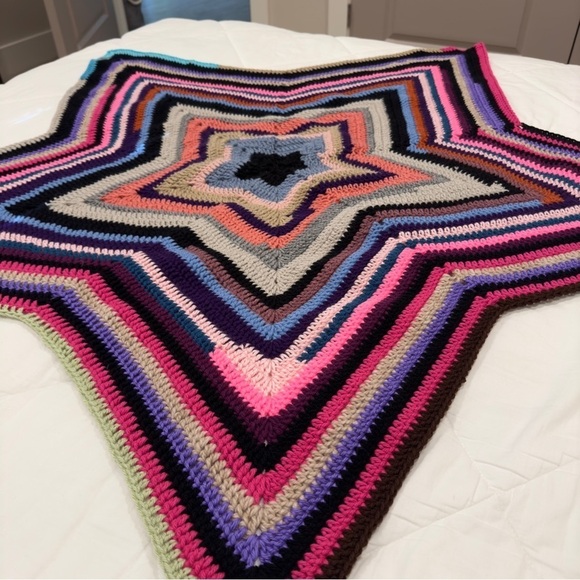 NWT Handmade Crochet Star Blanket 44” - Picture 8 of 8